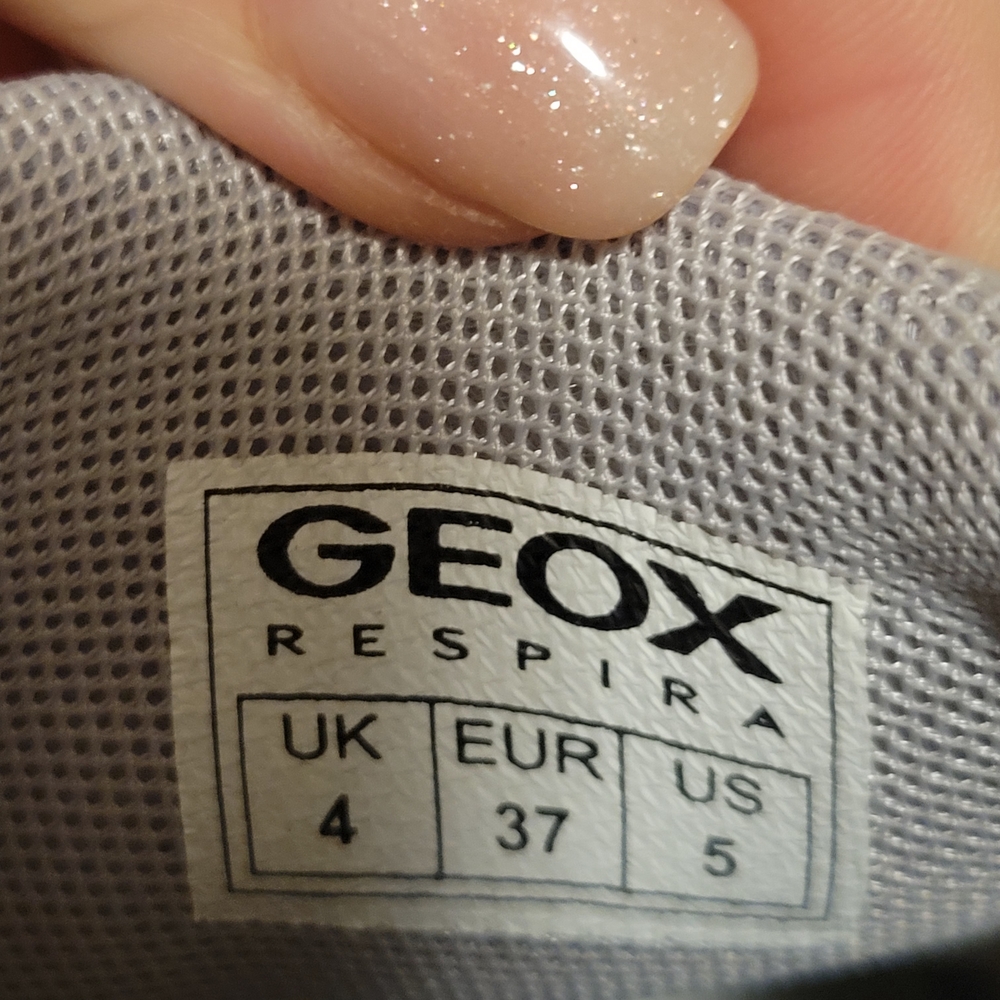 Geox Big Boy/ Girl sneakers boots.Euro 37 US 5.Black and Gray Velcro Sneakers - Picture 6 of 6